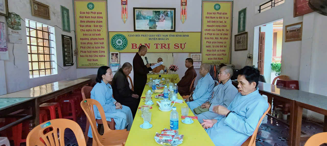 Ban Trị sự Phật giáo Hoài Ân họp tổ chức Phật đản PL.2569
